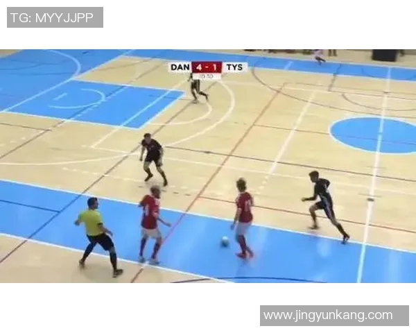 花式足球克里斯挑战世界足球巨星展示极限技巧与创意对决 花式足球克里斯挑战世界足球巨星展示极限技巧与创意对决