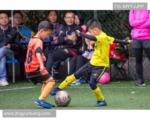 足球场上的英雄与梦想 童心与球技共舞 点燃未来的希望与激情 足球场上的英雄与梦想 童心与球技共舞 点燃未来的希望与激情